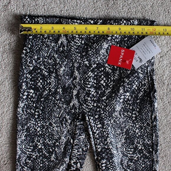 New w/Tags SPANX Faux Leather Snake Shine Leggings in Grey Snake, Small - Picture 5 of 11